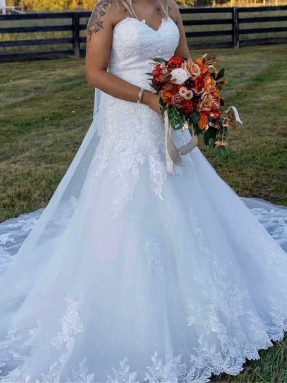 White Wedding Dress – Size 12 w Train + Veil Included - Bouquets also available